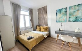 150Qm - 5 Rooms - Free Parking - Mallibase Apartments
